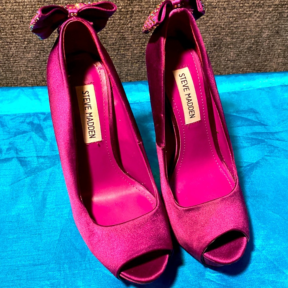 STEVE MADDEN- PURPLE WITH HEEL BOW.